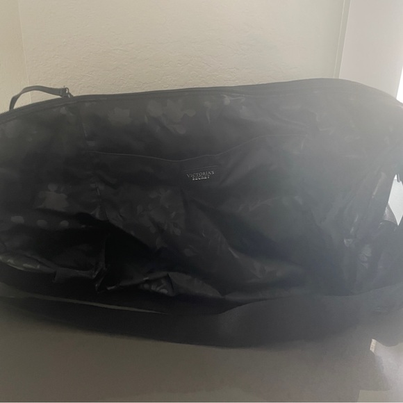 🖤 Victoria's Secret Black Floral Duffle Bag 🖤 - Picture 8 of 12